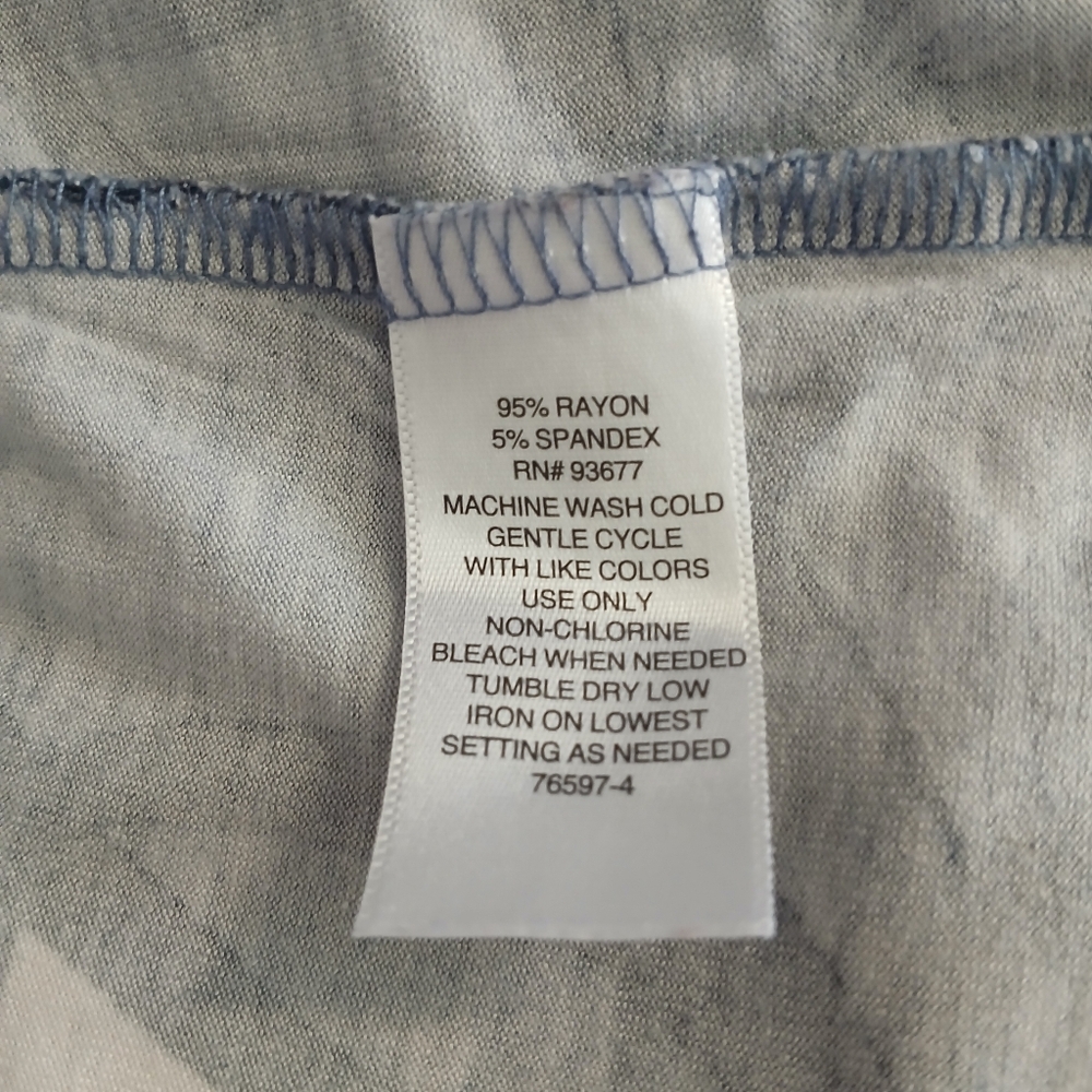 Liz Claiborne Womens Cap Sleeve Floral Print Top XL Blue/Black/White - Picture 8 of 8